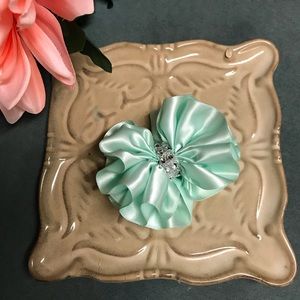 Hair bow Light pistacho color size:OS